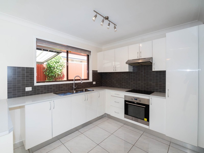 1/102 Kumbari Avenue, Labrador QLD 4215