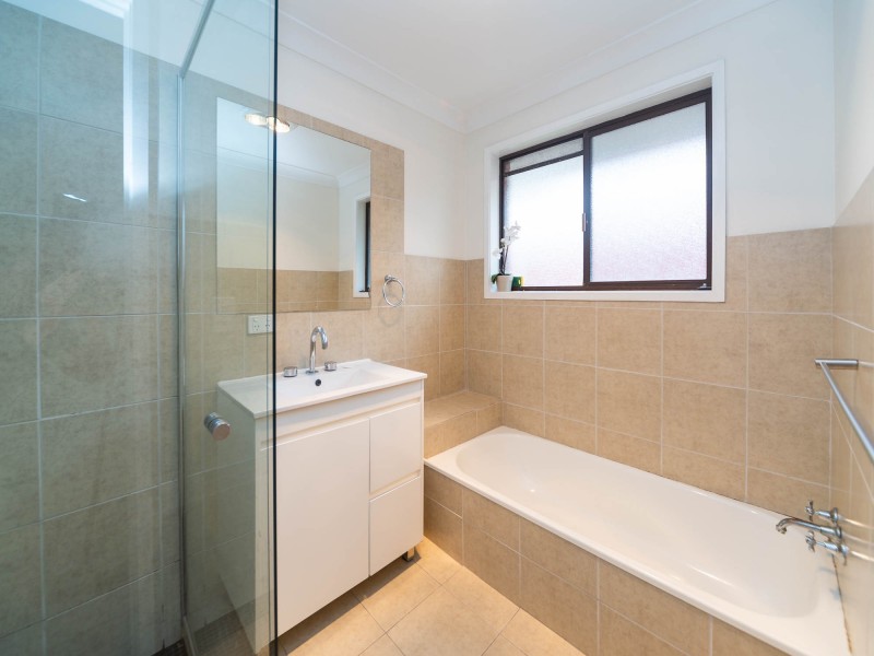 1/102 Kumbari Avenue, Labrador QLD 4215