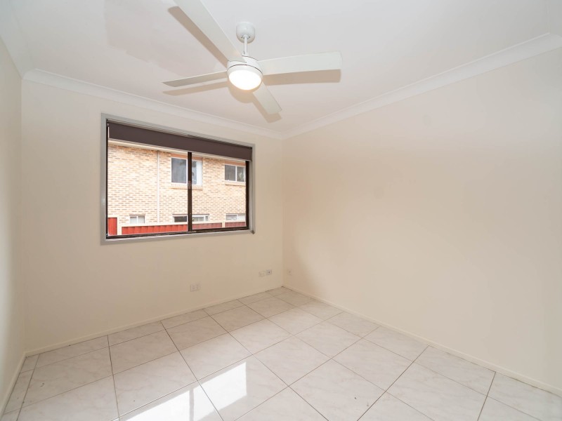 1/102 Kumbari Avenue, Labrador QLD 4215