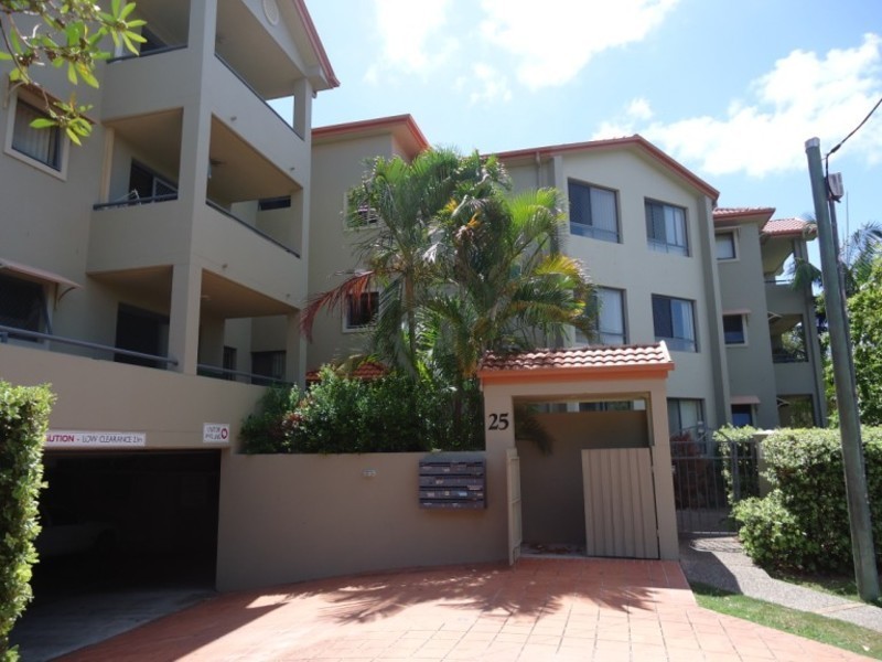 10/25 Chester Terrace, Southport QLD 4215