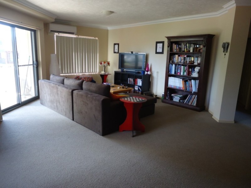 10/25 Chester Terrace, Southport QLD 4215