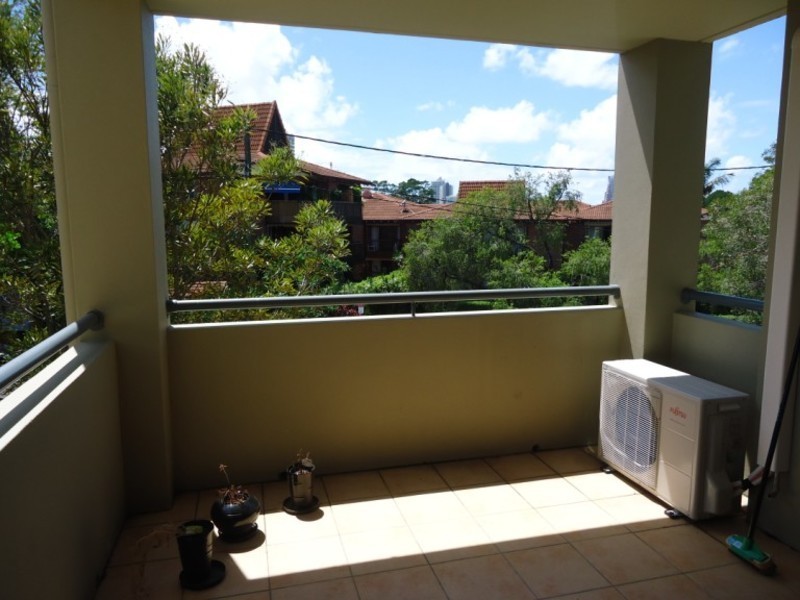 10/25 Chester Terrace, Southport QLD 4215