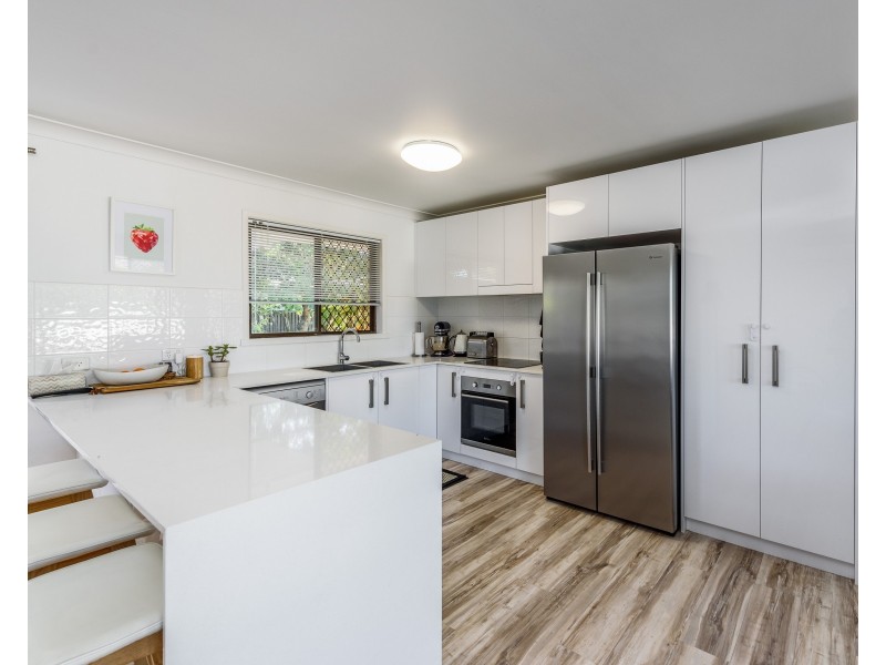 7 Blaxland Avenue, Paradise Point QLD 4216