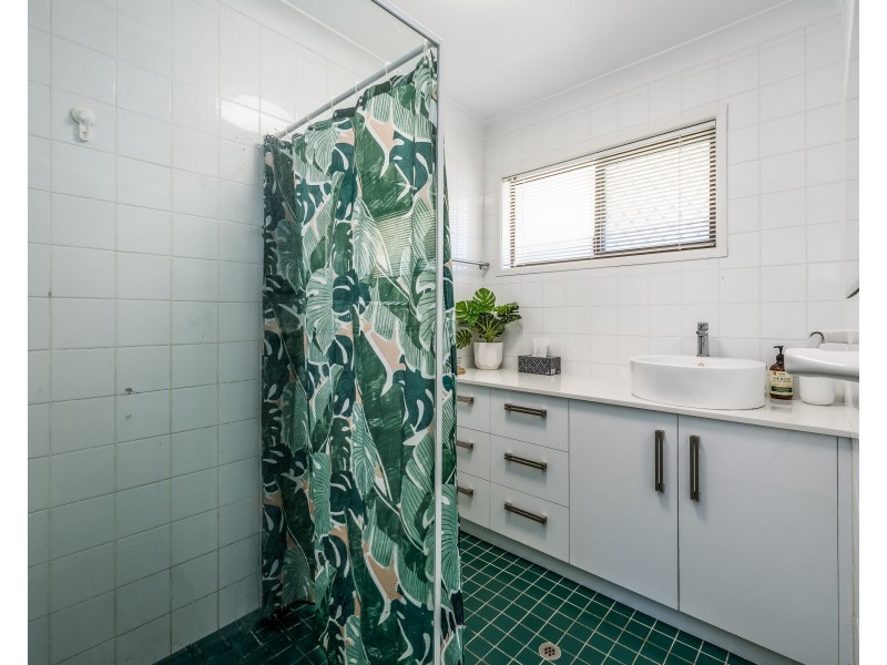 7 Blaxland Avenue, Paradise Point QLD 4216