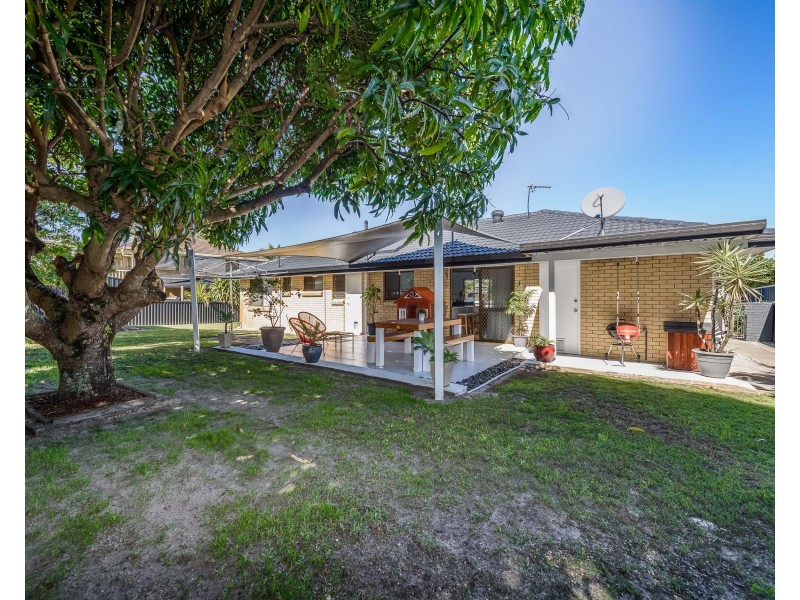7 Blaxland Avenue, Paradise Point QLD 4216
