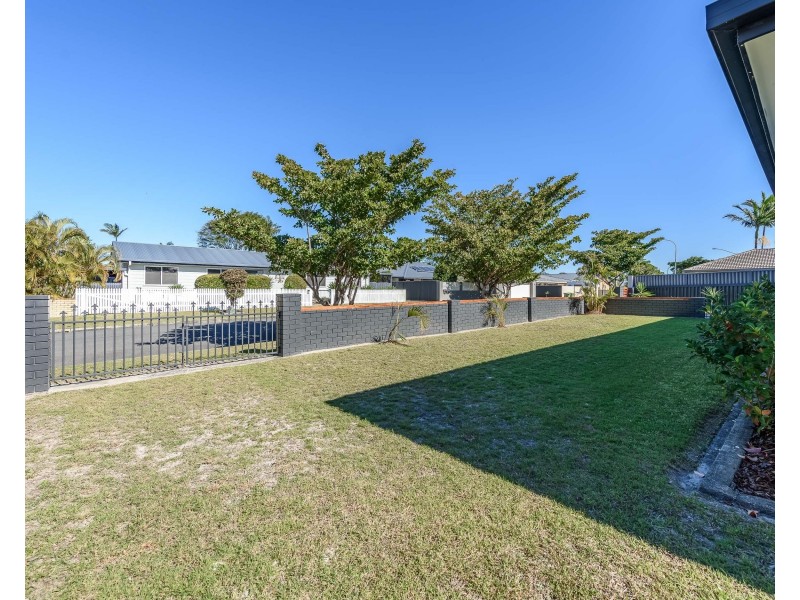7 Blaxland Avenue, Paradise Point QLD 4216