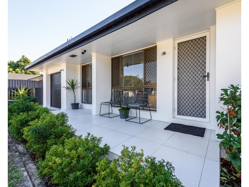 7 Blaxland Avenue, Paradise Point QLD 4216