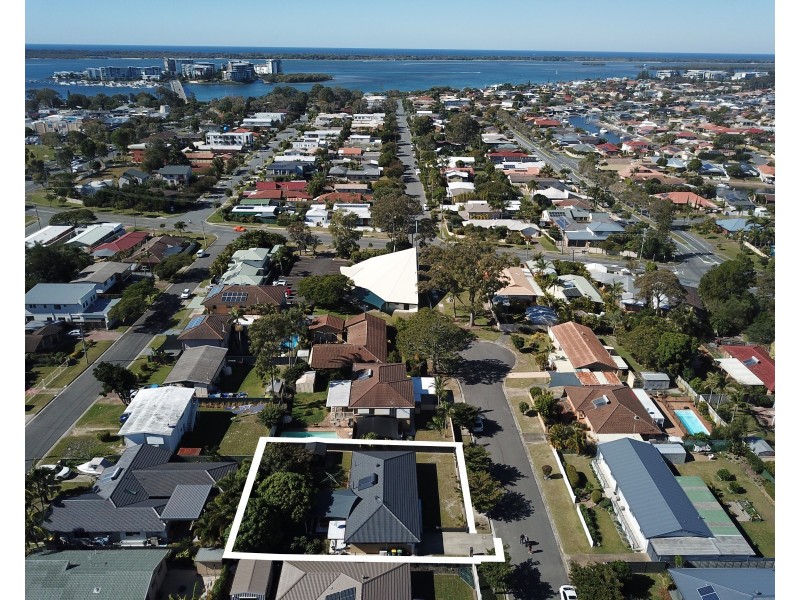 7 Blaxland Avenue, Paradise Point QLD 4216
