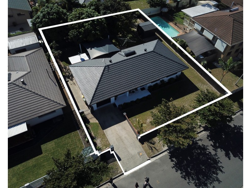 7 Blaxland Avenue, Paradise Point QLD 4216