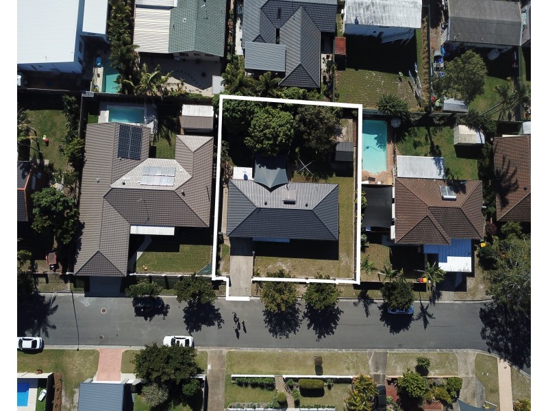 7 Blaxland Avenue, Paradise Point QLD 4216