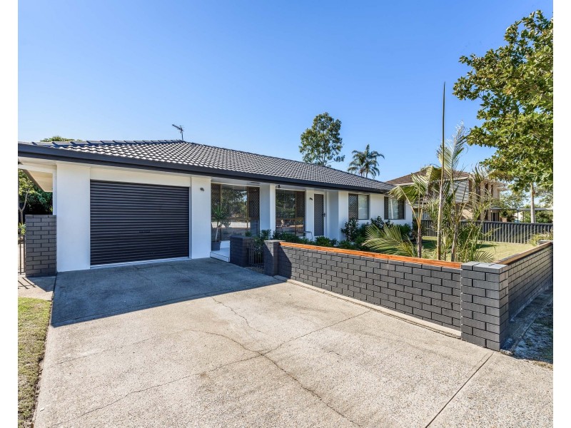 7 Blaxland Avenue, Paradise Point QLD 4216