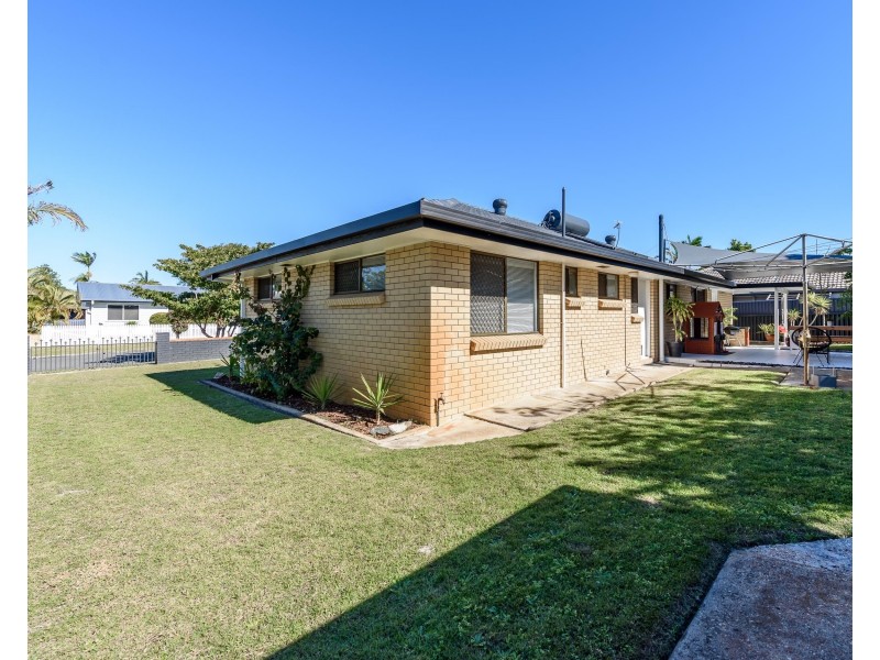 7 Blaxland Avenue, Paradise Point QLD 4216