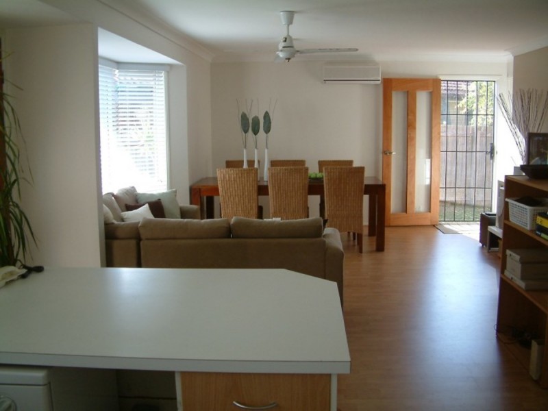 1/16 Stephanie Court, Labrador QLD 4215