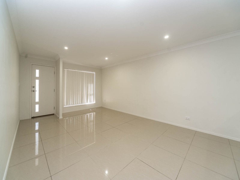 2/21 Winston Way, Pimpama QLD 4209