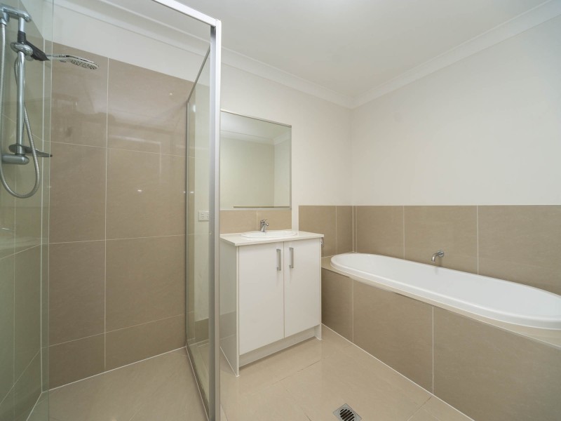 2/21 Winston Way, Pimpama QLD 4209