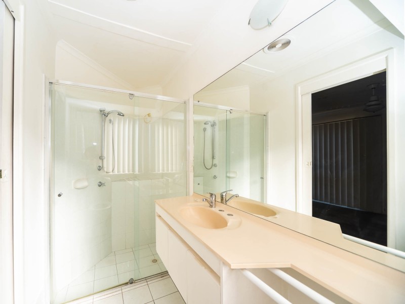 258 Discovery Drive, Helensvale QLD 4212