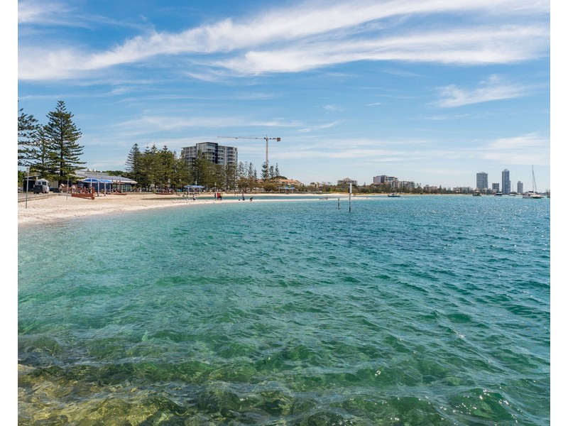 1/159 Muir Street, Labrador QLD 4215