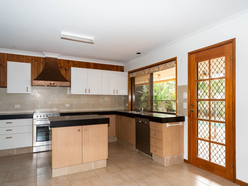 27 Aberdeen Court, Highland Park QLD 4211