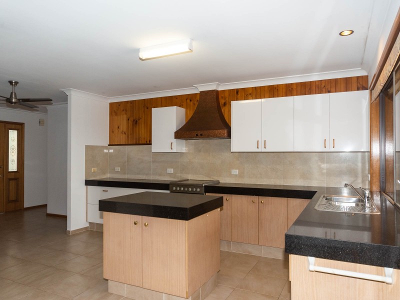 27 Aberdeen Court, Highland Park QLD 4211