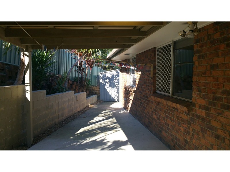 2/4 Hill Court, Labrador QLD 4215