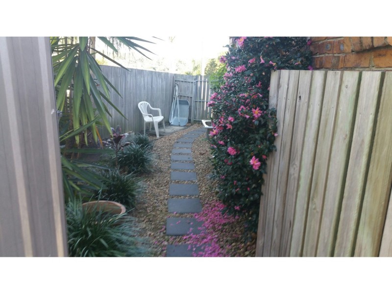 2/4 Hill Court, Labrador QLD 4215