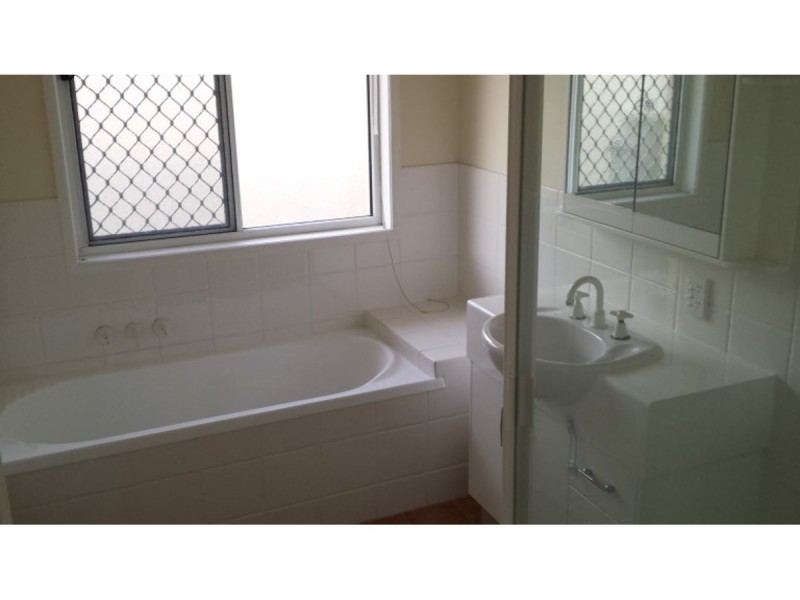 4 Jordana Street, Arundel QLD 4214