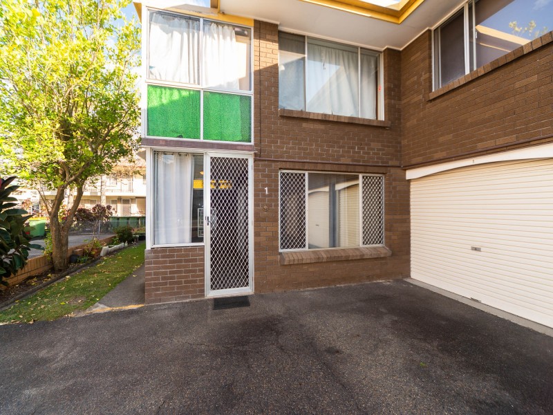1/4 Vernia Place, Biggera Waters QLD 4216