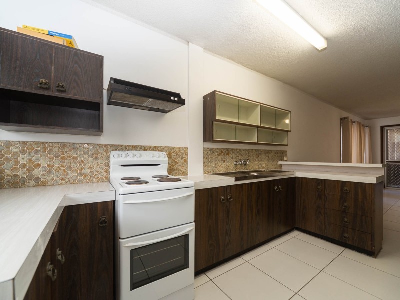 1/4 Vernia Place, Biggera Waters QLD 4216