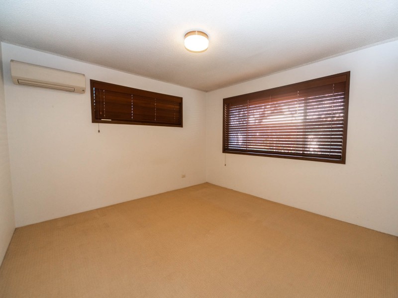 1/4 Vernia Place, Biggera Waters QLD 4216
