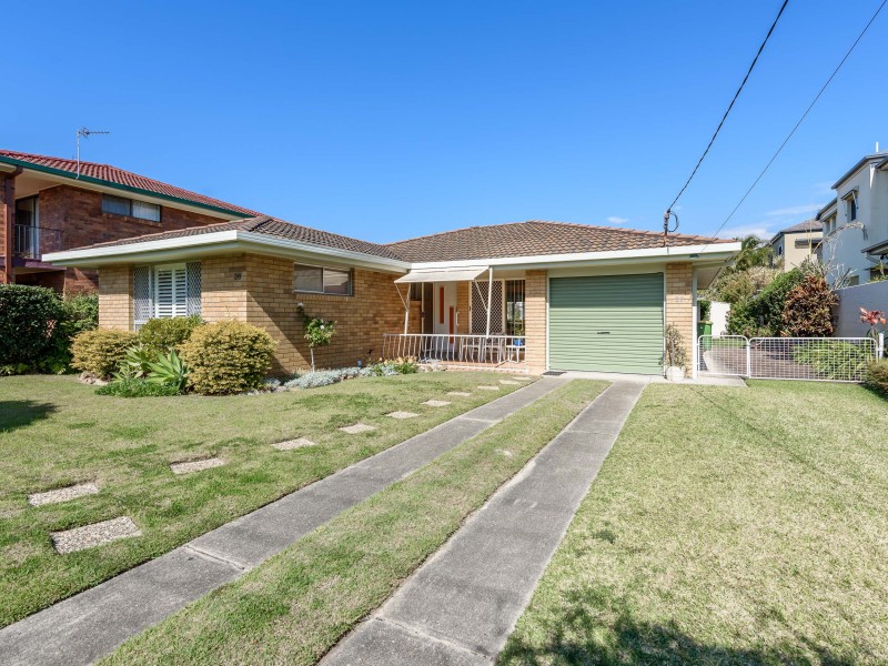 26 Shoveller Avenue, Paradise Point QLD 4216