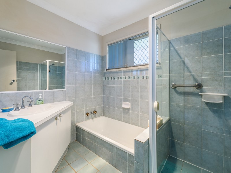 26 Shoveller Avenue, Paradise Point QLD 4216