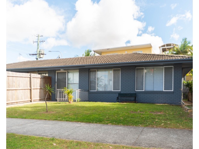 2/9 Whiting Street, Labrador QLD 4215