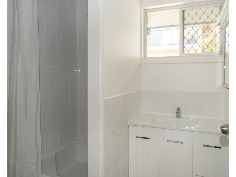 2/9 Whiting Street, Labrador QLD 4215