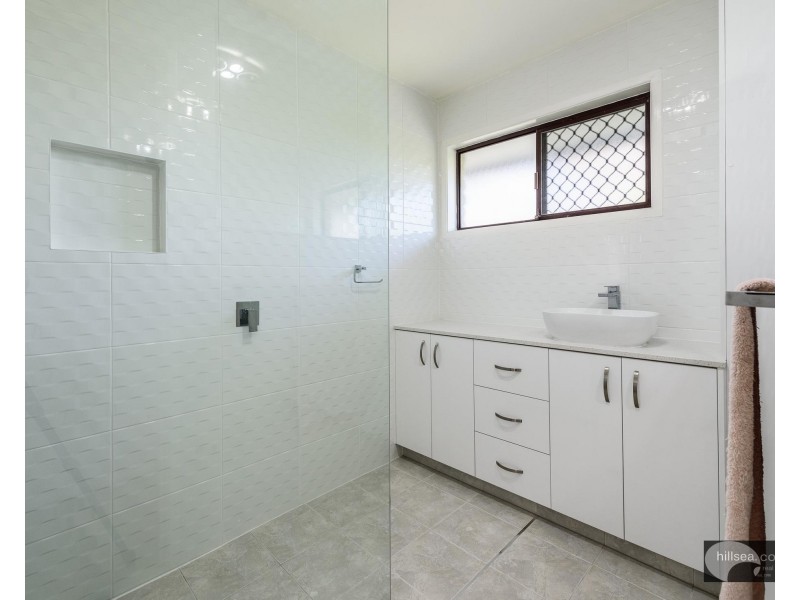 1/13 Errol Avenue, Paradise Point QLD 4216