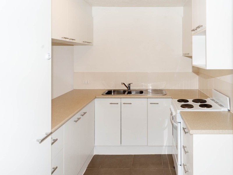 4/3 Ahern Street, Labrador QLD 4215