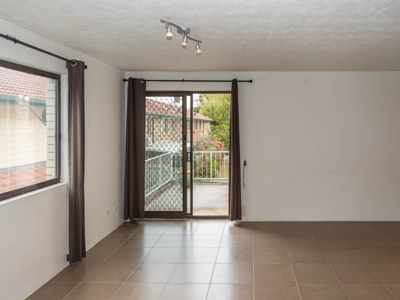 4/3 Ahern Street, Labrador QLD 4215