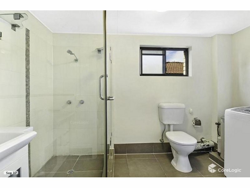 4/3 Ahern Street, Labrador QLD 4215