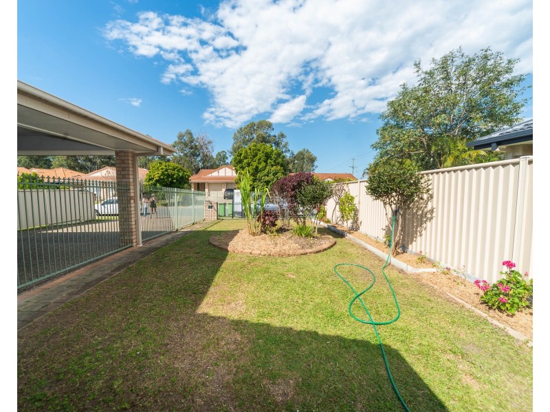 1/4 Gemma Glade, Labrador QLD 4215