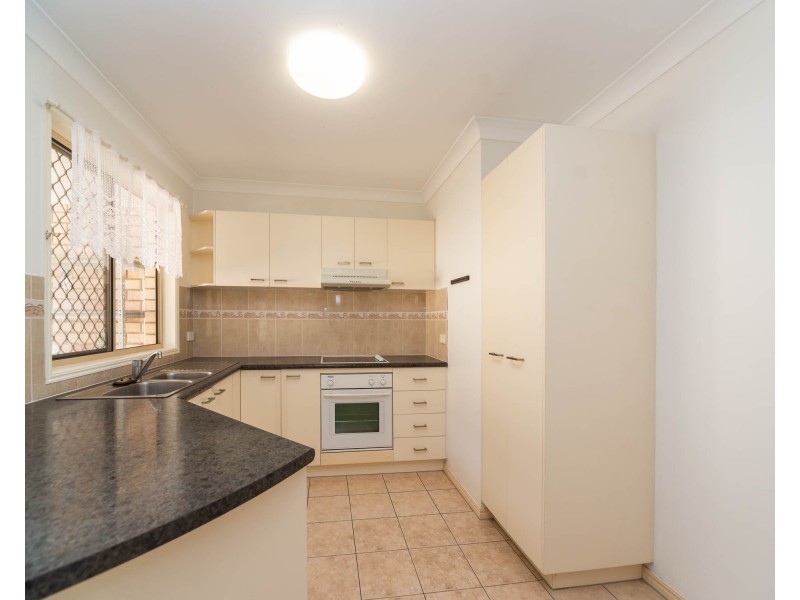 1/4 Gemma Glade, Labrador QLD 4215