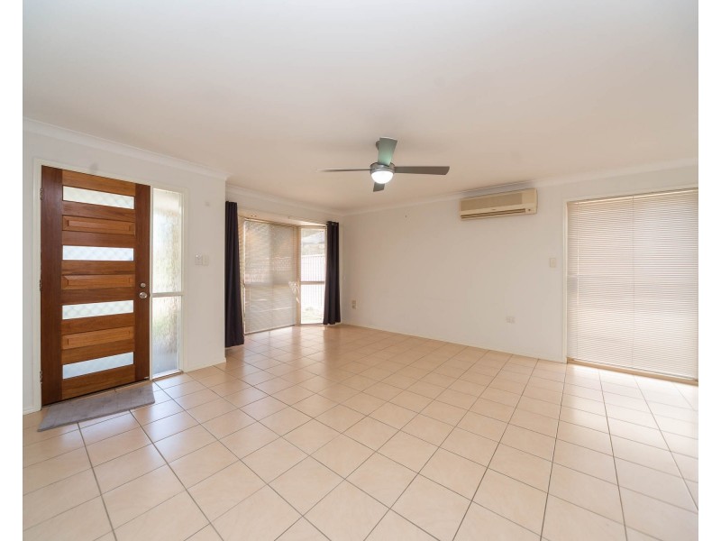 1/4 Gemma Glade, Labrador QLD 4215