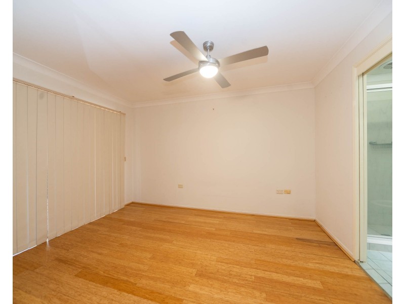 1/4 Gemma Glade, Labrador QLD 4215