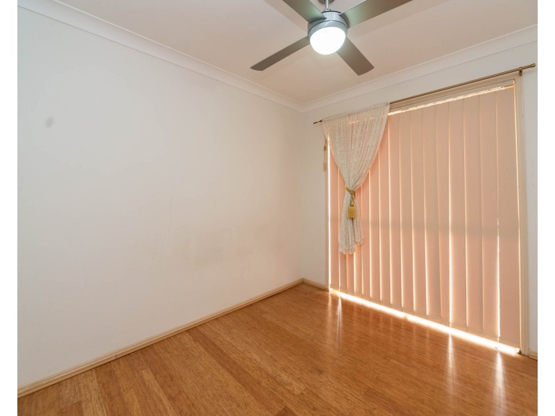 1/4 Gemma Glade, Labrador QLD 4215