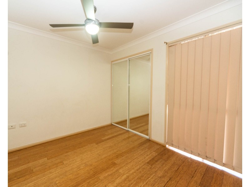 1/4 Gemma Glade, Labrador QLD 4215