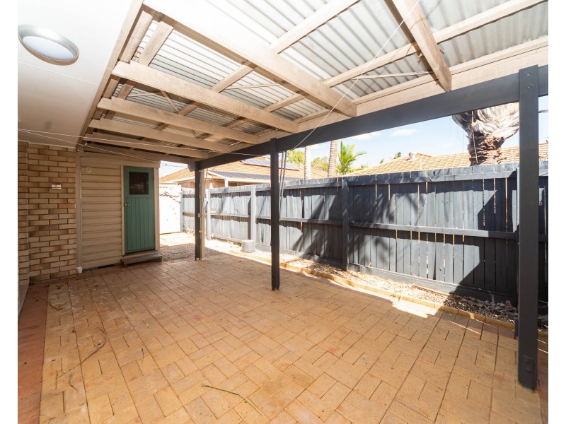 1/4 Gemma Glade, Labrador QLD 4215