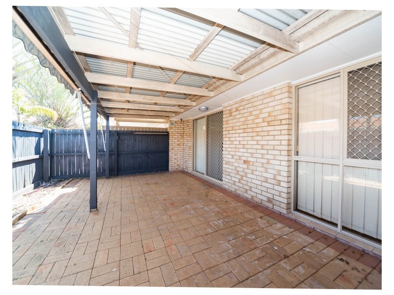 1/4 Gemma Glade, Labrador QLD 4215