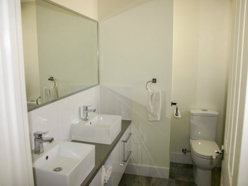 10 Kingaroy Avenue, Helensvale QLD 4212