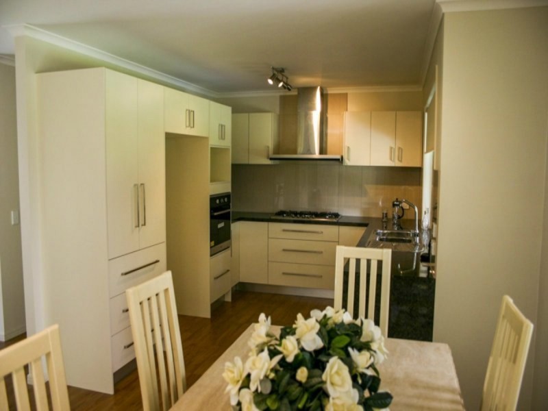 10 Kingaroy Avenue, Helensvale QLD 4212