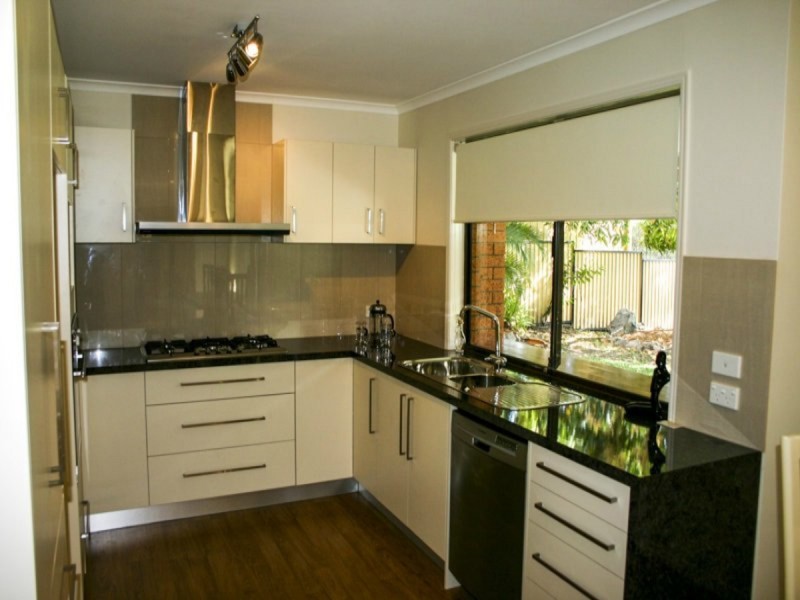 10 Kingaroy Avenue, Helensvale QLD 4212