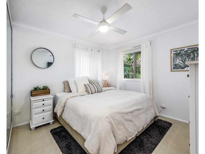 33 Turana Street, Coombabah QLD 4216