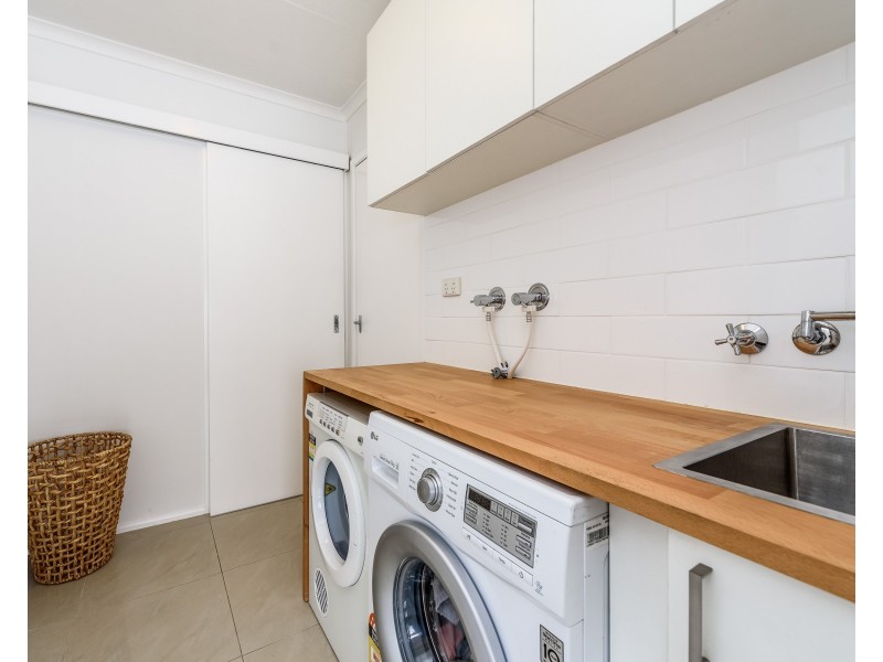 33 Turana Street, Coombabah QLD 4216